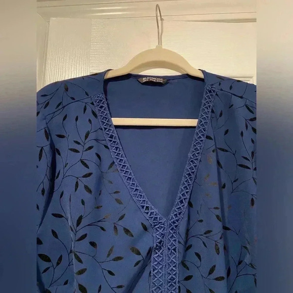 BloomChic Blue Black Velvet Floral Balloon Sleeve V Neck Ruffle Top Size 16 - Picture 4 of 11